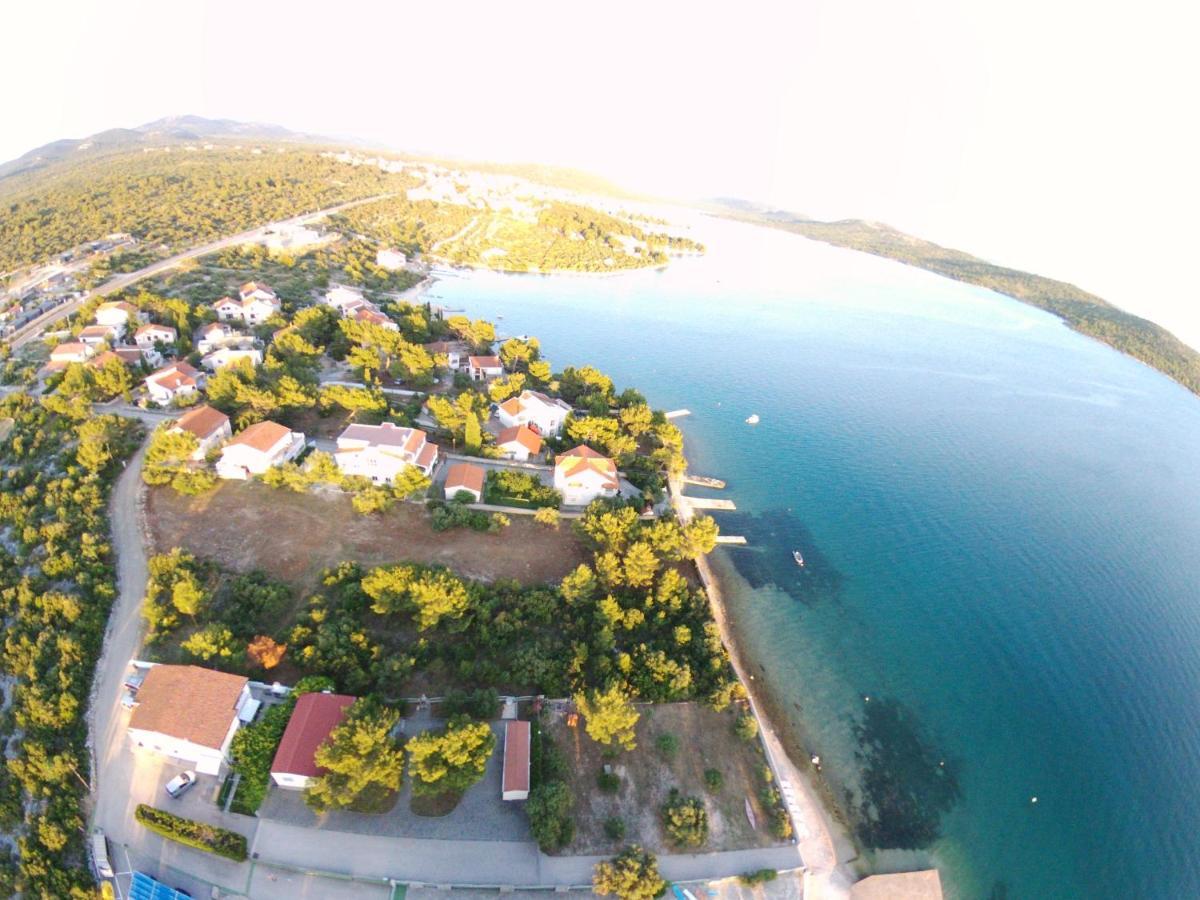 Apartments Vila Leona Пировац Экстерьер фото