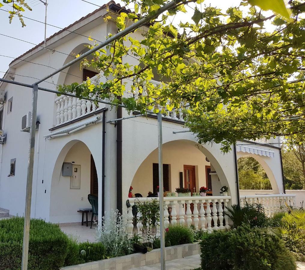 Apartments Vila Leona Пировац Экстерьер фото
